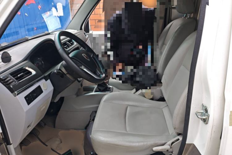 Used Jinbei New Hiace X30L 2018 1.5L Box Truck Business Edition DLCG14 Left Front Seat