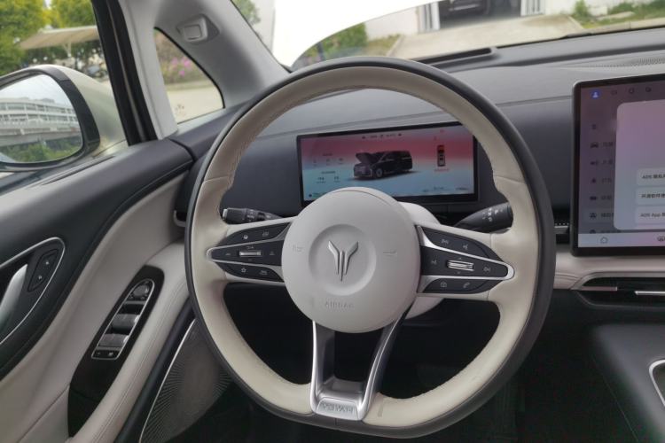 Used VOYAH Dream 2025 PHEV Four-Wheel-Drive Flagship Version – Qiankun Edition Steering Wheel