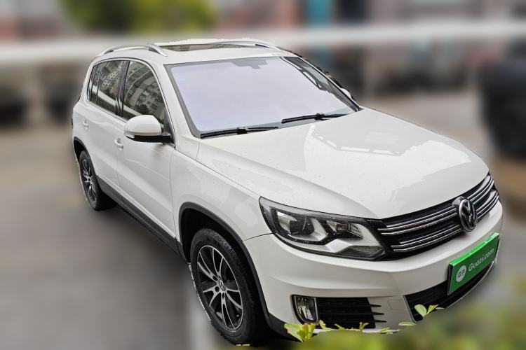 Used Volkswagen Tiguan 2015 1.8TSI Automatic Two-Wheel Drive Luxury Model Front Right 45 Deg