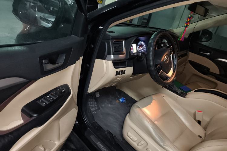 Used Toyota Highlander 2015 2.0T Four-Wheel Drive Luxury Navigation Version with 7 Seats Driver Seat