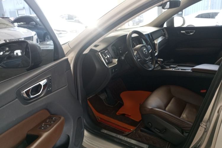 Used Volvo XC60 2019 T5 4x4 Smart Edition China VI Standard
