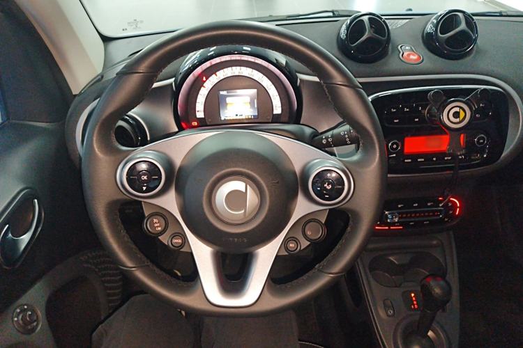 Used smart fortwo 2019 0.9T 66kW Hardtop Wind Power Edition China VI Steering Wheel