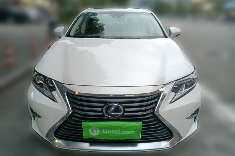 Used Lexus ES 2015 300h Luxury Edition Front