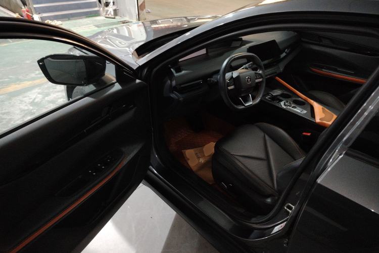 Used Changan UNI-V 2022 1.5T Prestige Version