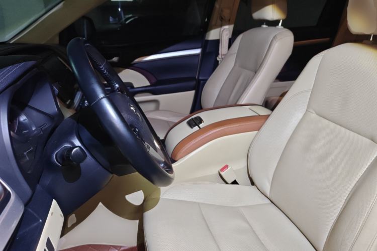 Used Toyota Highlander 2015 2.0T Two-Wheel Drive Luxury Edition 7 Seats Left Front Seat