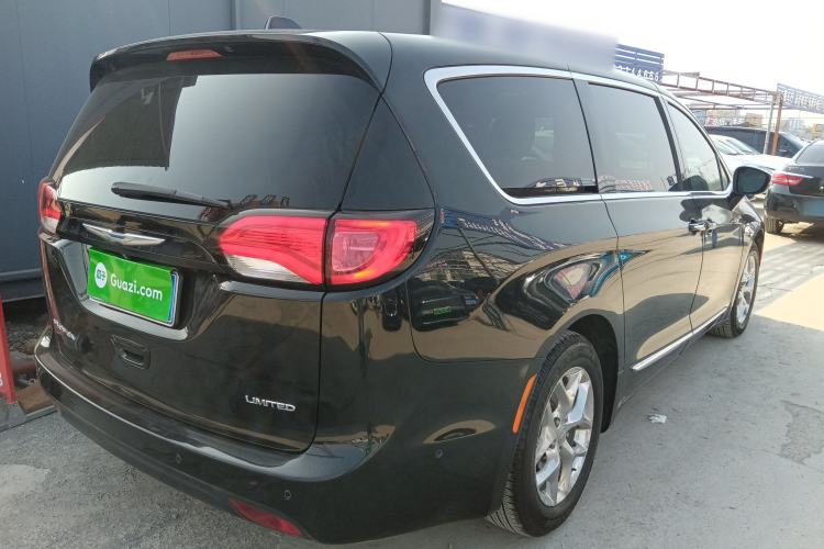 Used Chrysler Grand Voyager 2017 3.6L Premium Edition