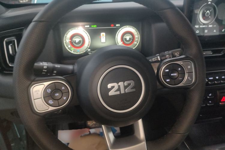 Used 212 T01 2025 2.0T Changfeng
