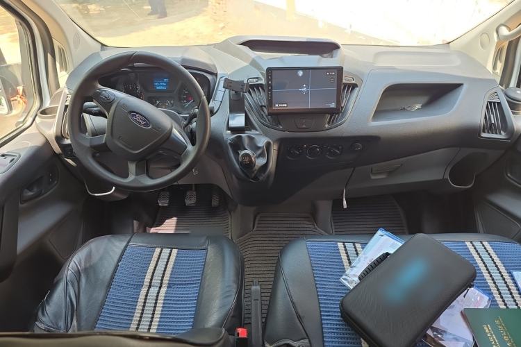 Used Ford Transit 2019 2.0T Diesel Multi-Purpose Commercial Vehicle Short Wheelbase Mid-Roof Design 6-Seater China VI Standard Center Console