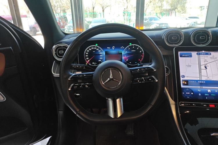 Used Mercedes-Benz GLC 2023 GLC 260 L 4MATIC Luxury Model 5 Seats
