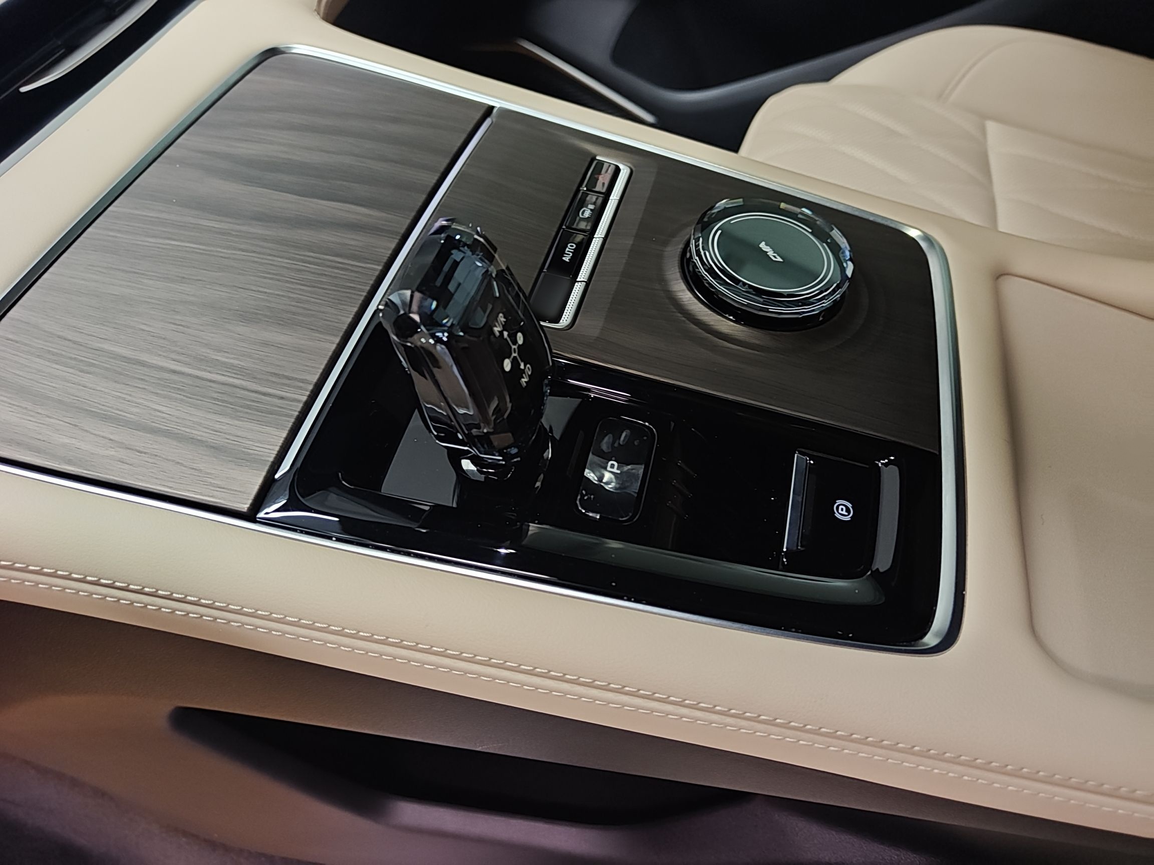 Geely Auto Monjaro L 2025 Dongfang Yao 2.0TD Automatic Lanxing Edition — снимка 11