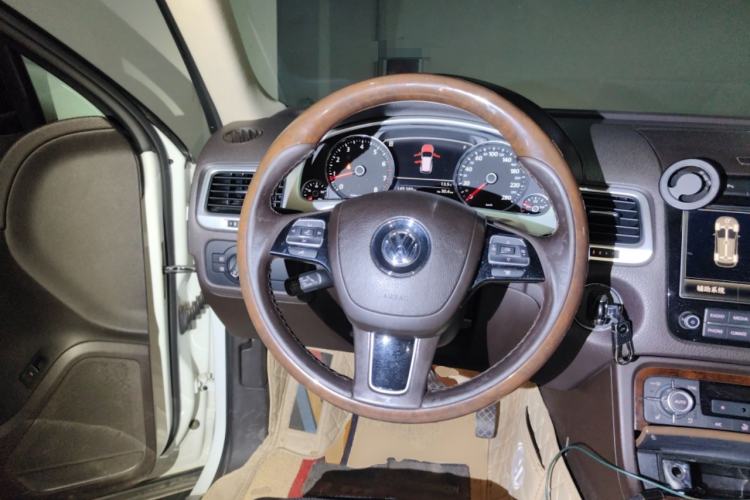 Used Volkswagen Touareg 2015 3.0 TSI Comfort Model Steering Wheel