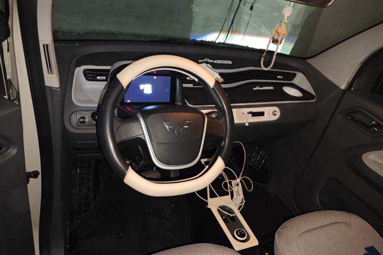 Used Wuling Hongguang MINIEV 2022 Macaron Premium Model – Lithium Iron Phosphate Center Console
