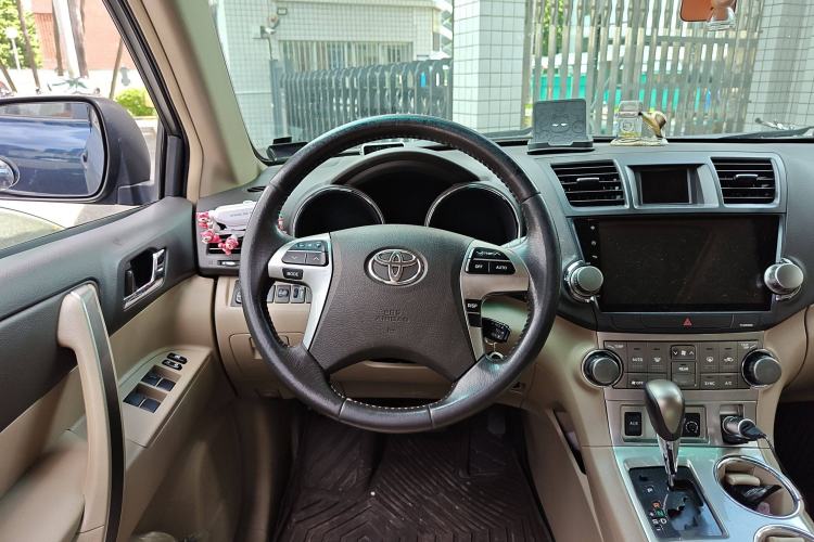 Used Toyota Highlander 2012 2.7L Two-Wheel Drive 7-Seater Luxury Edition