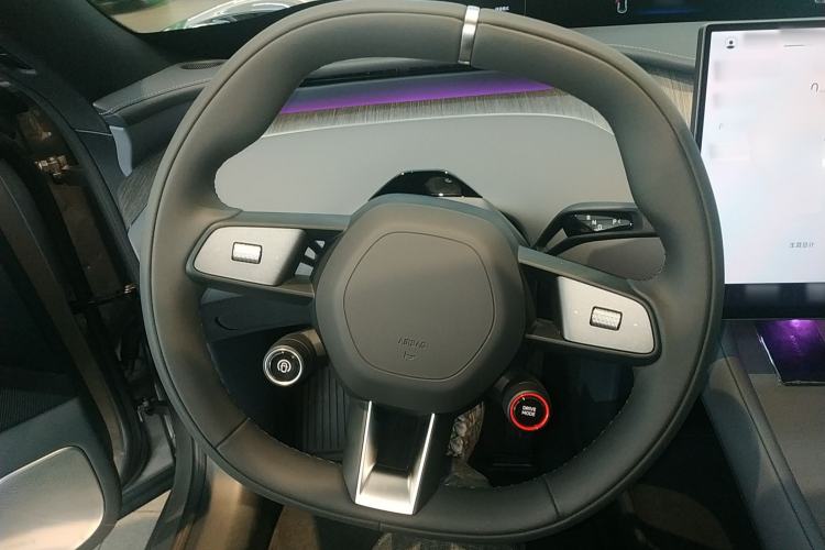 Used Xiaomi Auto YU7 2025 Ultra-Long Range Rear-Wheel Drive Version Steering Wheel