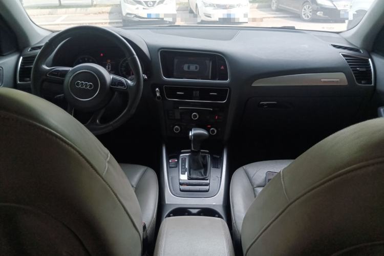 Used Audi Q5 2013 40 TFSI Technology Edition Center Console