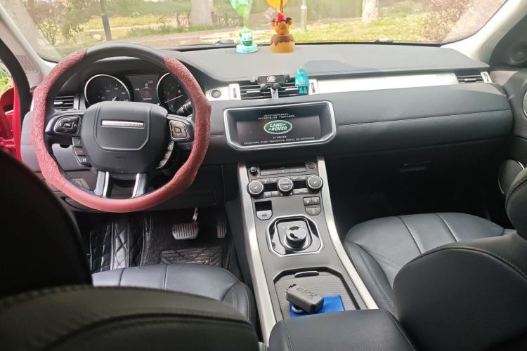 Used Land Rover Range Evoque 2018 240 PS SE Smart Brilliance Edition Center Console