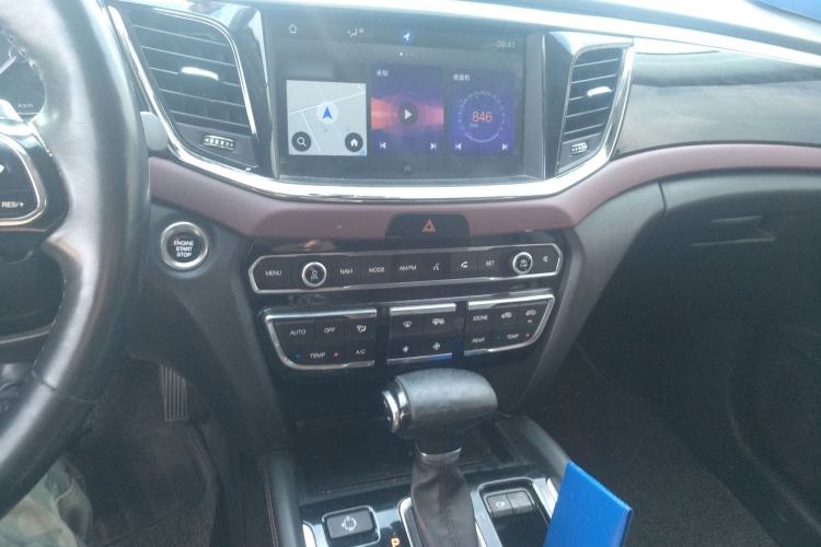 Used GAC Trumpchi GS8 2017 320T Four-Wheel Drive Luxury Smart Connectivity Version (7 Seats) Audio And AC Panel