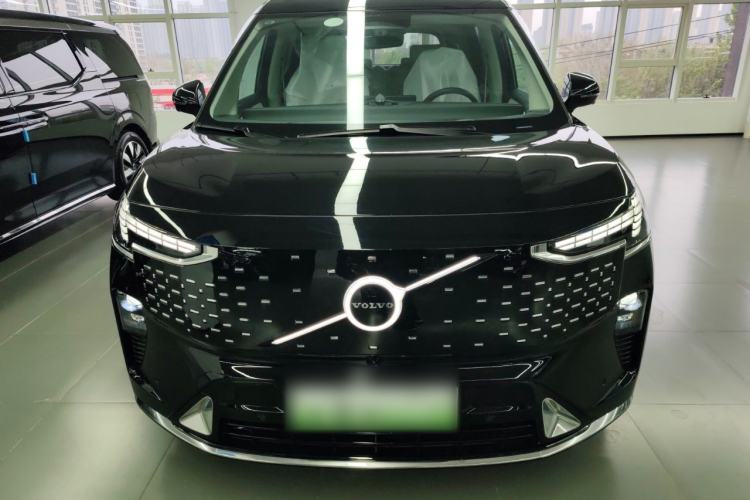 Used Volvo EM90 2025 Ultra Six-Seater Front