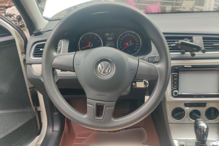 Used Volkswagen Gran Lavida 2013 1.4 TSI Automatic Comfort Model Steering Wheel