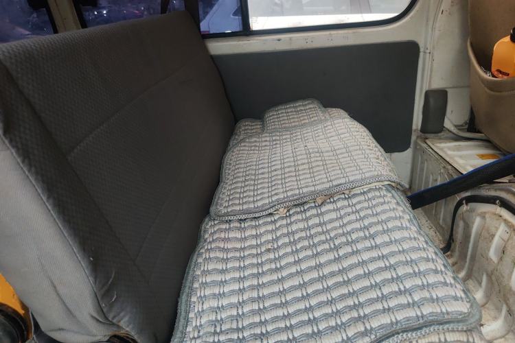 Used Jinbei Hiace 2011 2.0L 5th Generation Kuaiyunwang Standard Version 4G19 Left Rear Seat