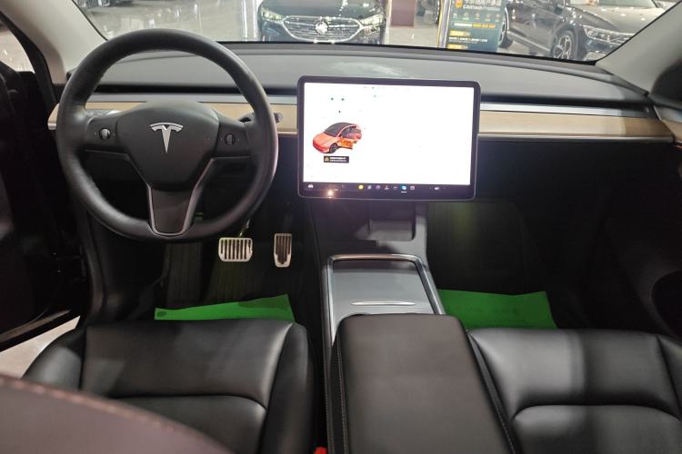 Used Tesla Model Y 2021 Standard Range Rear-Wheel Drive Version Center Console