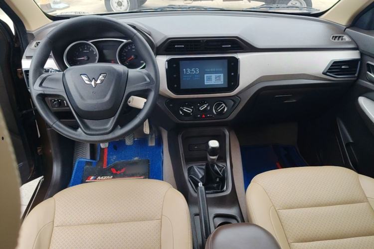 Used Wuling Hongguang 2018 1.5L S Comfort Model L2B Center Console