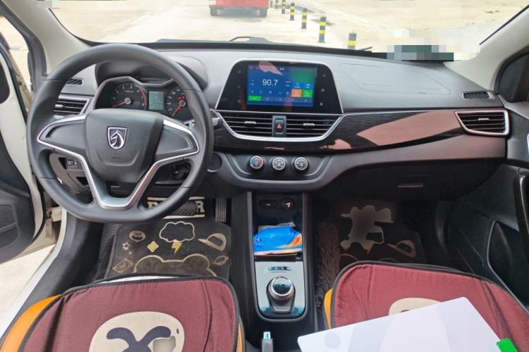 Used Baojun 310 2017 1.5L Automatic Fashion Model Center Console