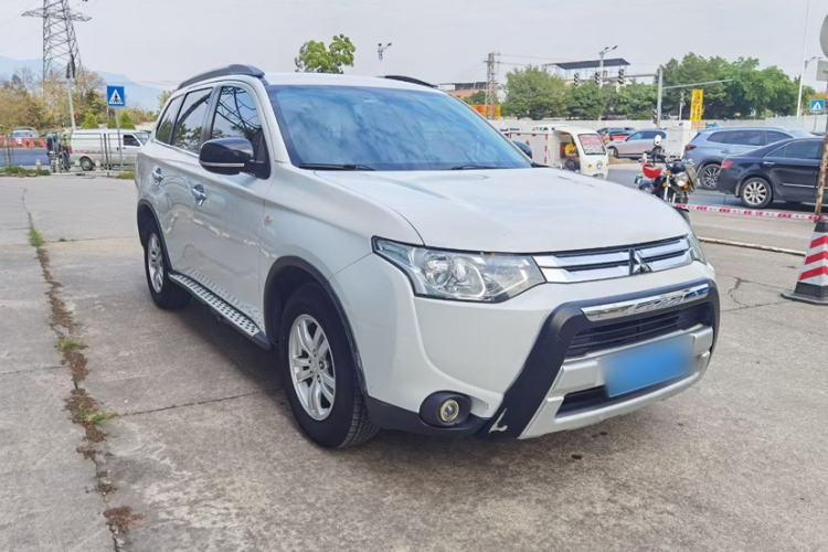 Used Mitsubishi Outlander (Import) 2014 2.0L Two-Wheel Drive Sport Value Edition 5 Seats
