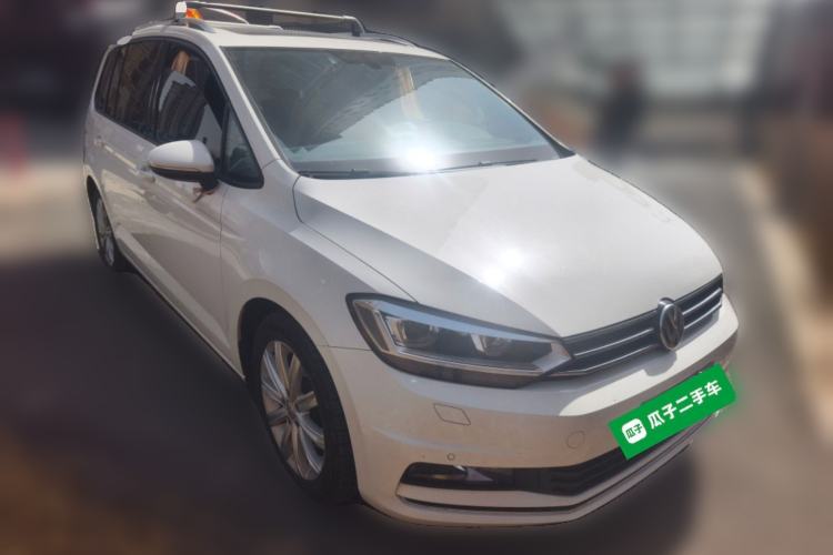 Used Volkswagen Touran 2018 Volkswagen Touran L 280TSI DSG Comfort Edition 7-seater Front Right 45 Deg