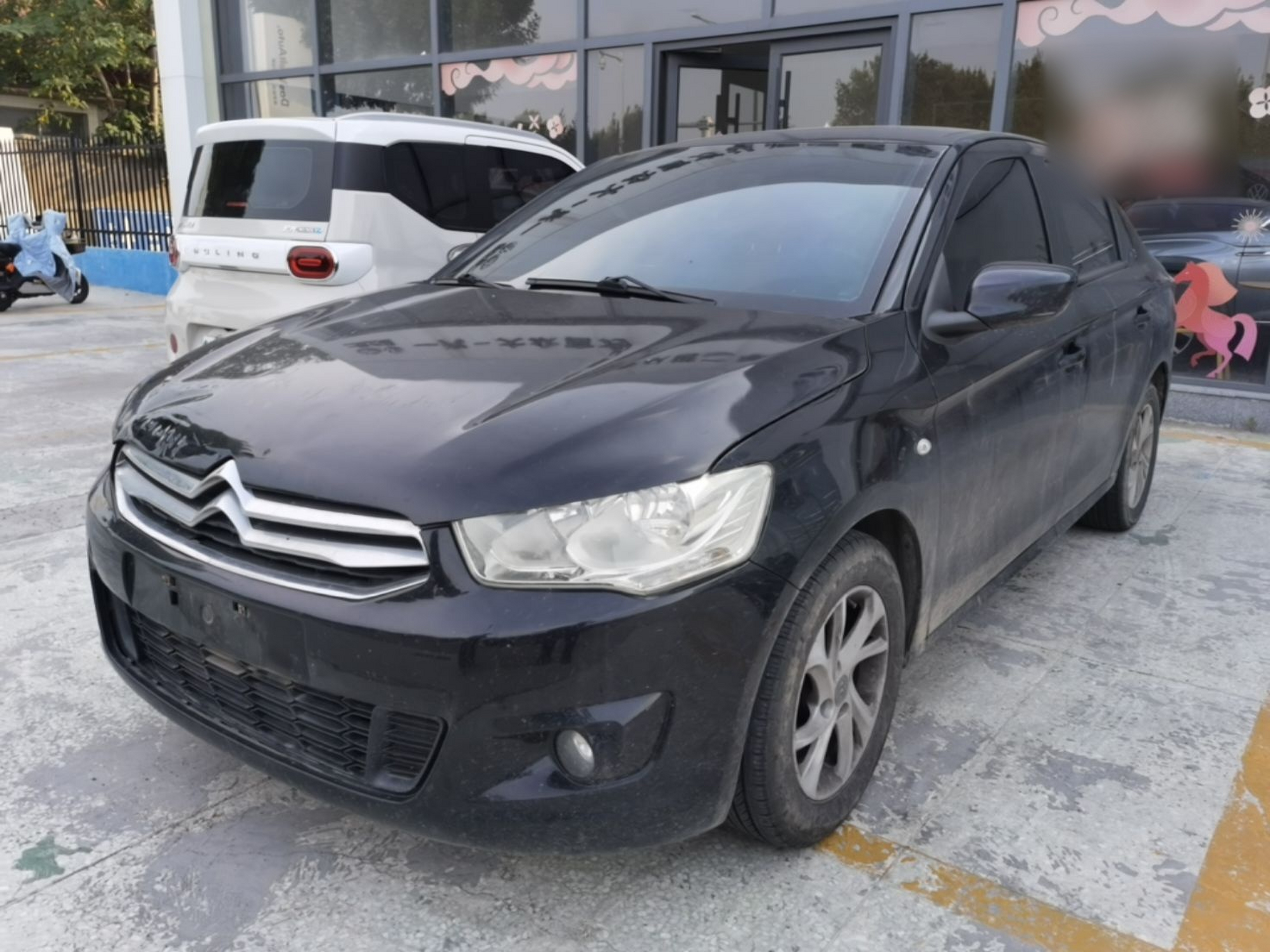 Под передней частью автомобиля