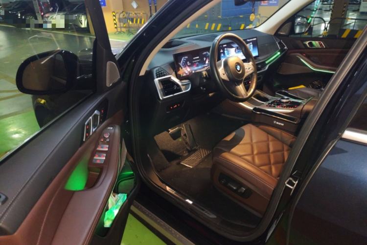 Used BMW X5 2023 xDrive 30Li Luxury M Sport Package
