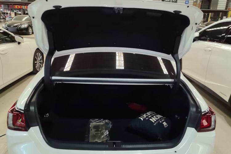 Used Lexus ES 2018 300h Premier Edition China VI Standard