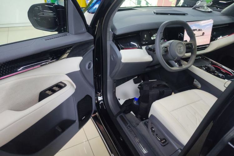 Used Zeekr 009 2024 7-Seater Aisle Version 108 kWh
