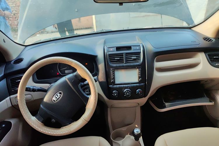 Used Kia Sportage 2013 2.0L Manual Two-Wheel Drive GL Trim Center Console