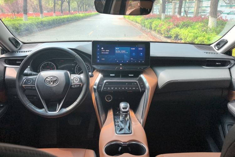 Used Toyota Venza 2022 2.0L CVT Two-Wheel Drive Prestige Edition Center Console