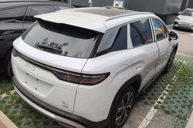 Used BYD Song L DM-i 2026 Model 130KM Superior Version Exterior 4