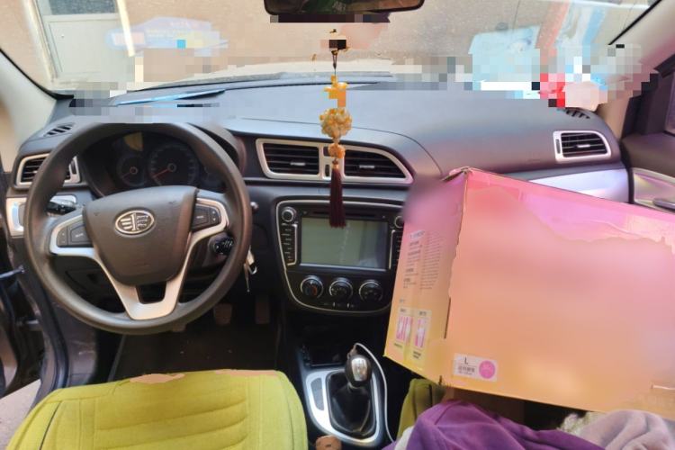 Used FAW Junpai D60 2015 1.5L Manual Standard Edition Center Console