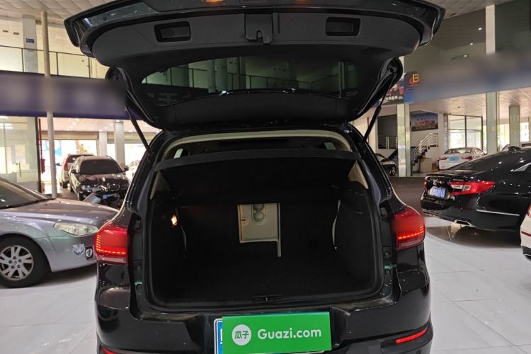 Used Volkswagen Tiguan 2013 2.0 TSI Automatic All-Wheel-Drive Flagship Edition Trunk