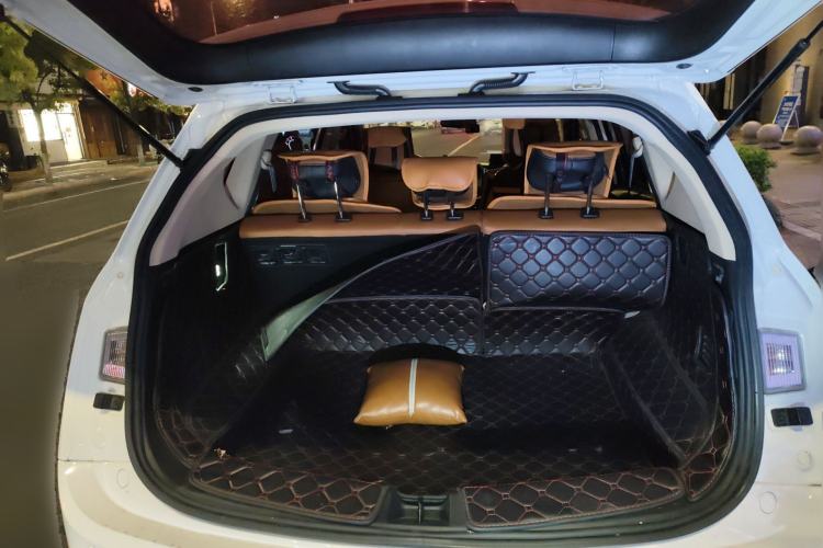 Used Baojun 560 2017 Rhythmic Edition 1.8L iAMT Prestige Model Trunk