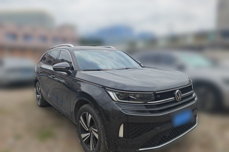 Used Volkswagen Tavendor 2024 380TSI All-Wheel-Drive R-Line Cruise Premium Edition Front Right 45 Deg