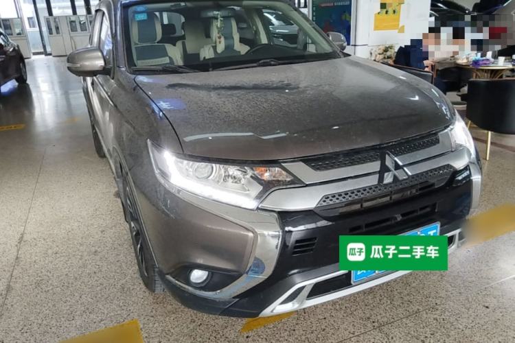 Used Mitsubishi Outlander 2019 2.0L Two-Wheel Drive Comfort Edition 7 Seats China V Emission Standard
