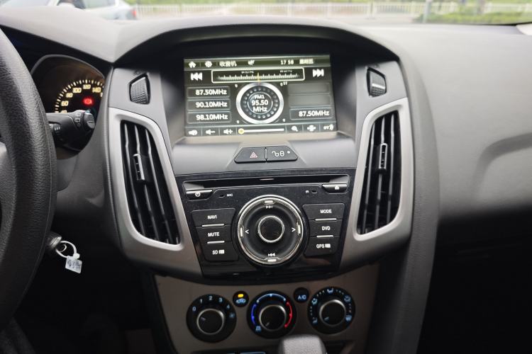 Used Ford Focus 2012 Hatchback 1.6L Automatic Comfort Model Audio And AC Panel