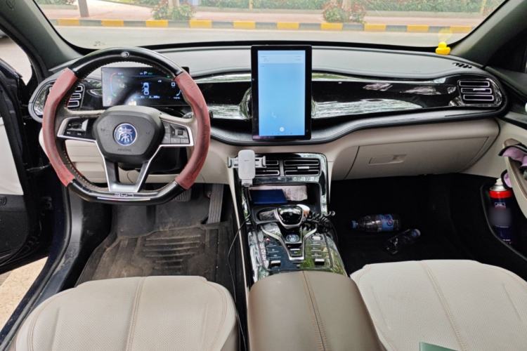 Used BYD Qin PLUS 2023 Champion Edition DM-i 55KM Leading Model Center Console