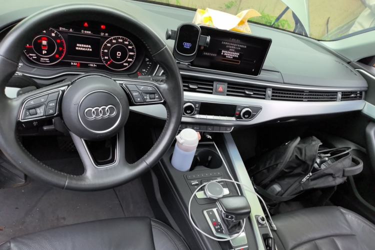 Used Audi A4L 2018 30th Anniversary Edition 40 TFSI Fashion Model Center Console