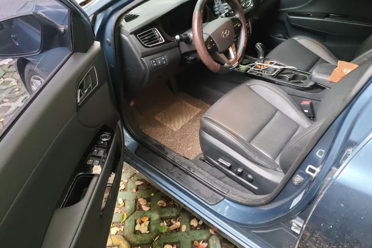 Used Hyundai Mistra 2014 1.8L Automatic Deluxe DLX Model Driver Seat