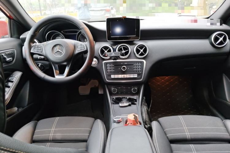Used Mercedes-Benz A-Class 2016 A 200 Fashion Model Center Console