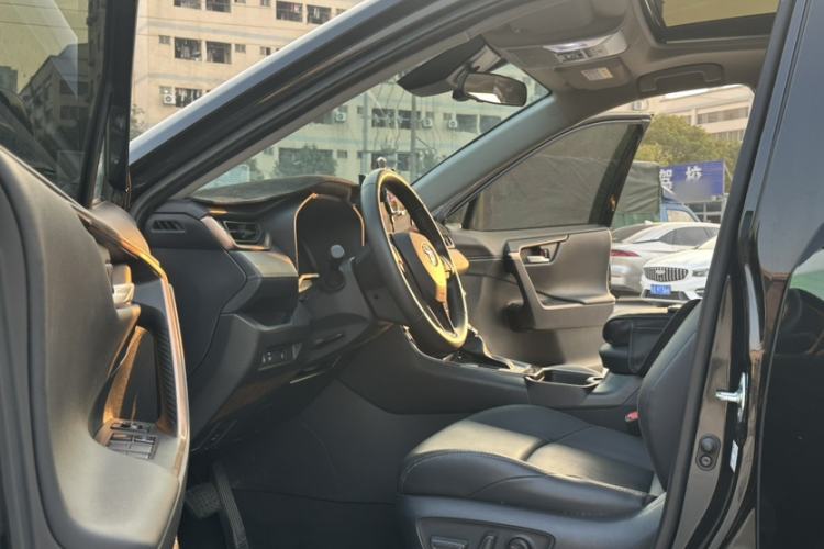 Used Toyota Wildlander 2024 Dual-Motor 2.5L E-CVT Two-Wheel Drive Urban Edition