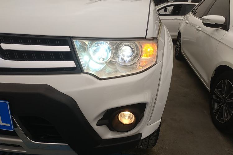 Used Mitsubishi Pajero Sport 2013 3.0L Automatic 4x4 Flagship Edition
