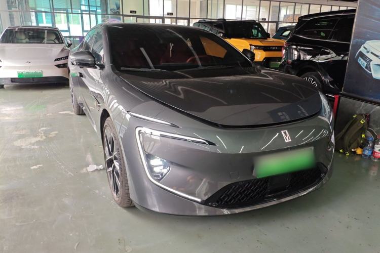 Used Avatr 12 2025 Year Updated Ultra Extended-Range Version Front Right 45 Deg