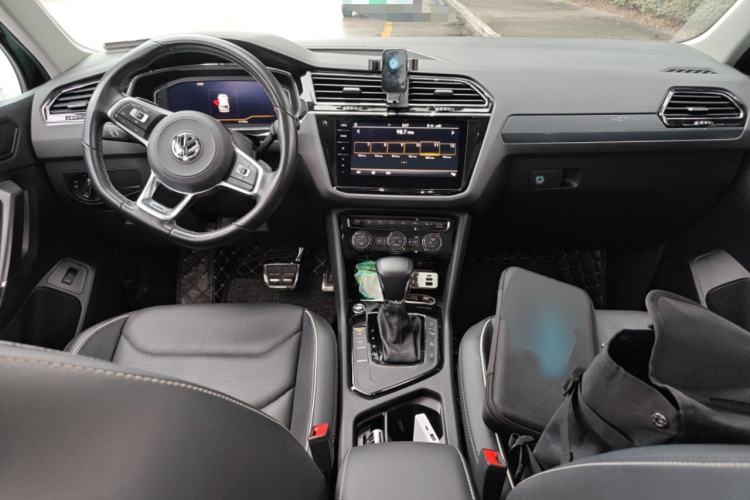 Used Volkswagen Tiguan L 2019 Restyled 330TSI Automatic Two-Wheel Drive R-Line Flagship Version China VI Standard
